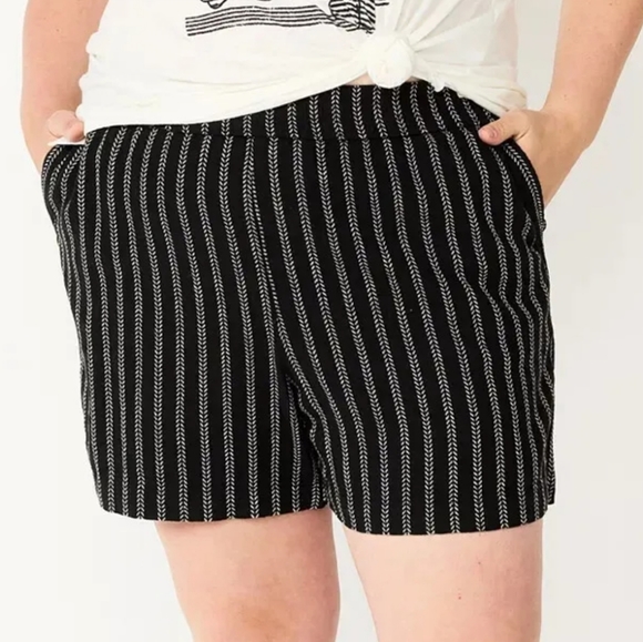 Pants - 2 pair casual pull on shorts 3x, 22/24